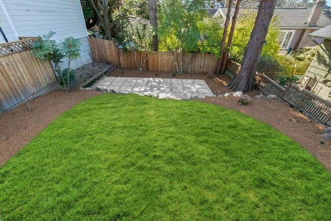 Building Photo - Gorgeous AIR CONDITIONED West Seattle Char...
