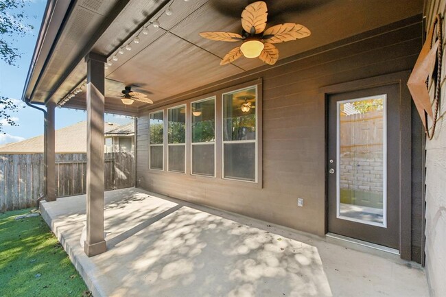 Building Photo - 2244 Hilltop Climb Dr