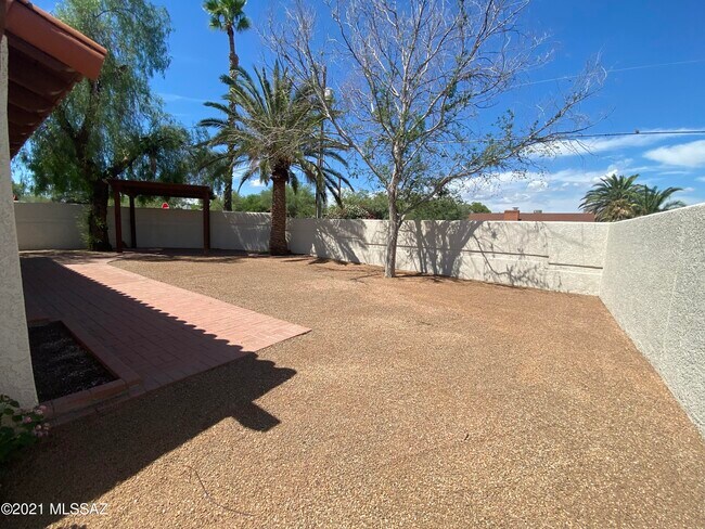 Building Photo - 3911 N Vine Tree Pl