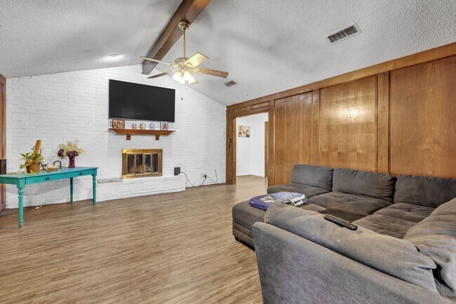Building Photo - 6935 Amber Dr