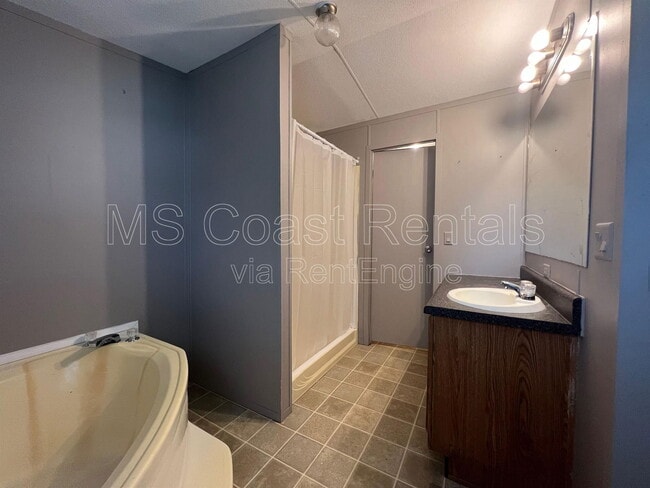 Building Photo - 8400 W Oaklawn Rd