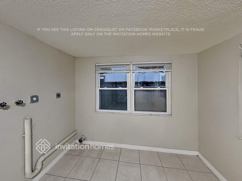 Building Photo - 7560 Pierce St