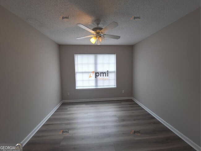 Building Photo - 8170 Autumn Green Dr
