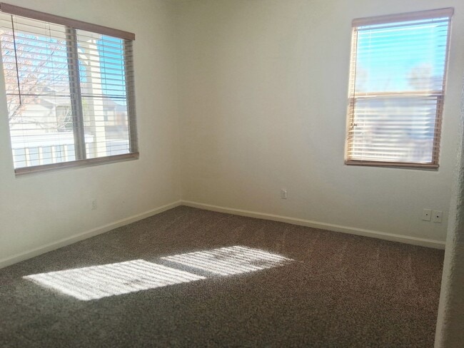 Building Photo - Great 3 Bedroom in Sutro Area