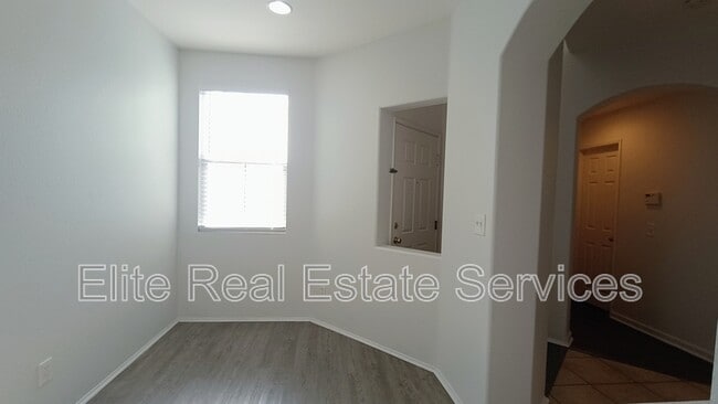 Building Photo - 1866 Via Capri St