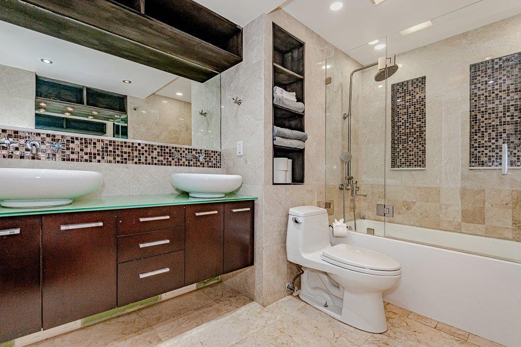 Building Photo - 2301 Collins Ave
