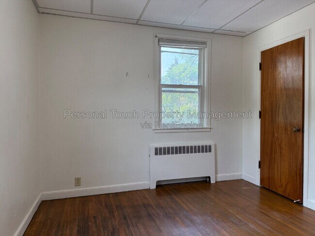 Building Photo - 517 12th Ave N