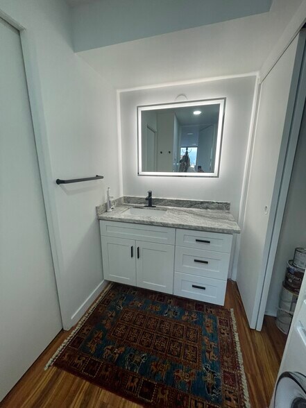 Building Photo - 411 Hobron Ln