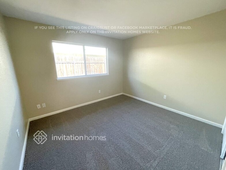 Building Photo - 303 Hampshire Ct