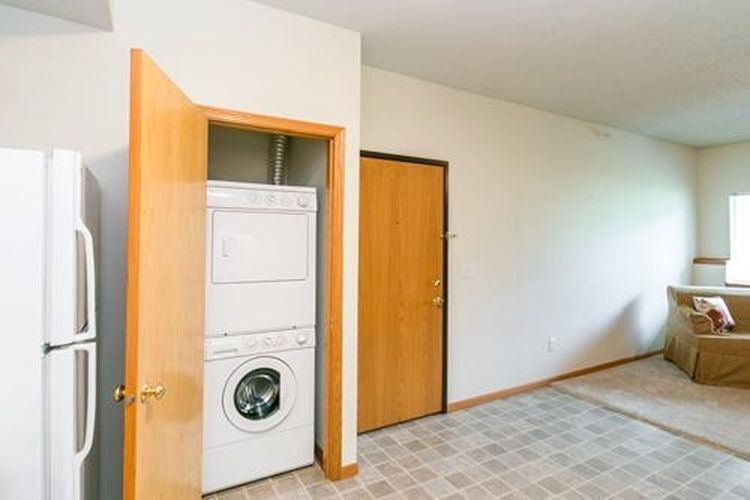 Kitchen and Laundry - 876 Boston Way