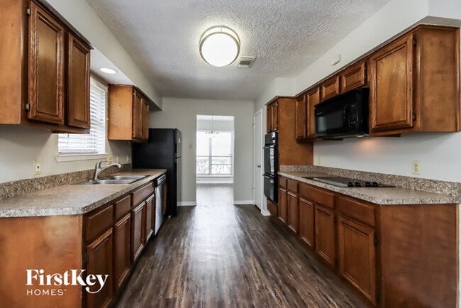Building Photo - 3627 Village Grove Dr