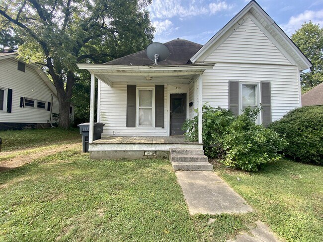 Primary Photo - 719 W Jefferson Ave