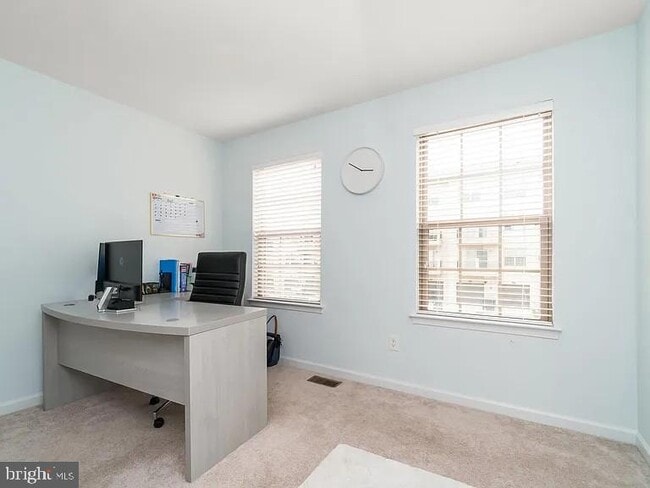 Building Photo - 3632 Chippendale Cir