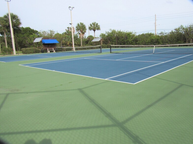 Tennis and pickleball - 468 Bouchelle Dr