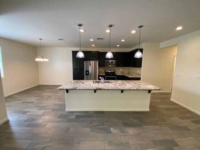 Building Photo - Tulare home coming soon!