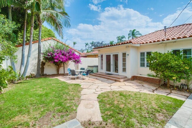 Building Photo - Charming 3 Bedroom Kensington Home