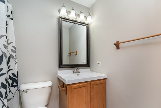 Building Photo - 211 Lorien Ct
