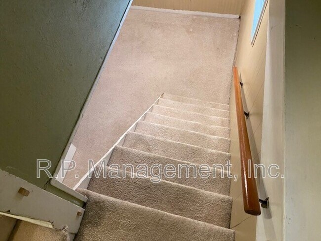 Building Photo - 4221 Harriet Ave