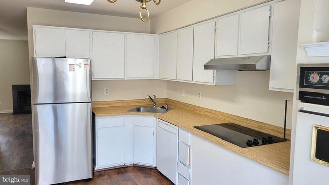 Building Photo - 7919 Hugh Mullen Dr