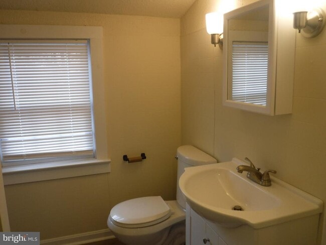 Building Photo - 10051 Dupont Blvd