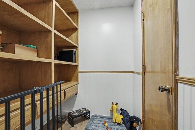 Building Photo - 710 Christmas Ln