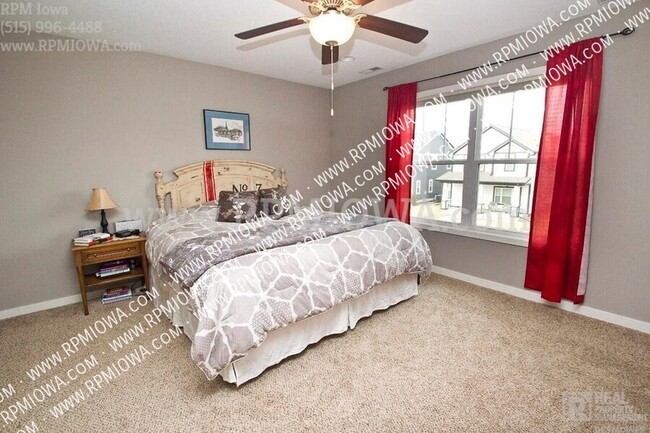 Building Photo - 1655 SW Arlan Dr