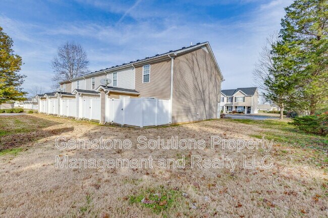 Building Photo - 1303 Vermont Ct