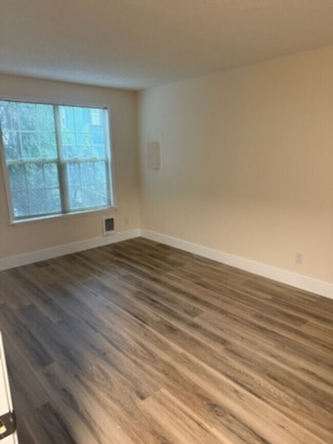 Building Photo - 118000