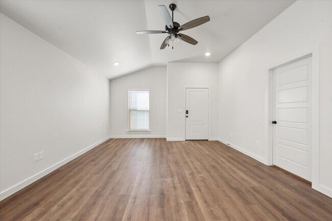 Building Photo - 1204 Cottonwood Ave