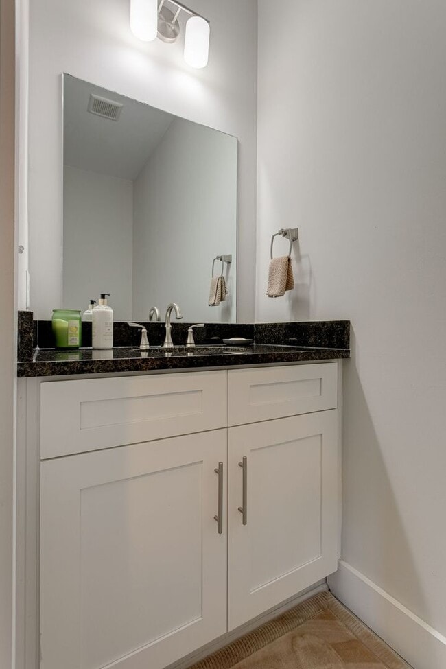 Building Photo - Available Now! 4 Bed, 3.5 Bath, Convenient...