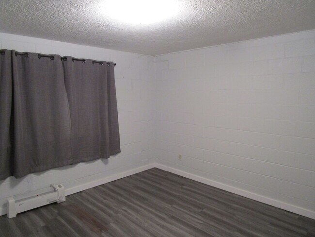 Building Photo - 2 Story House, 4 Bedrooms + Bonus Room in Ochoco West - Water/Sewer Provided - Available Now!