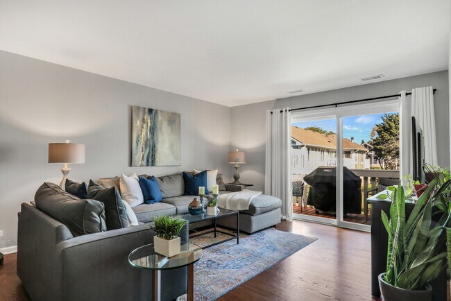 Building Photo - 215 Coventry Cir