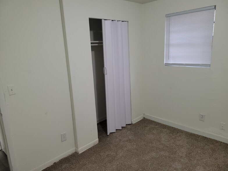 Building Photo - 1541 W 1st St