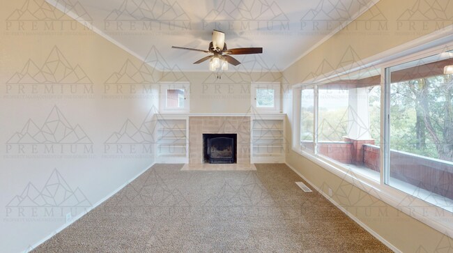 Building Photo - Cozy 2 bedroom 1 bath updated home!