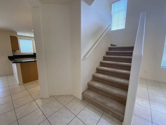 Building Photo - 4 bedrooms and 2.5 bathrooms 2-story home located in Henderson, NV!