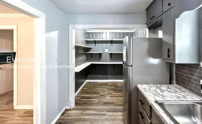 Building Photo - 2-Bedroom Home with Off-Street Parking / P...