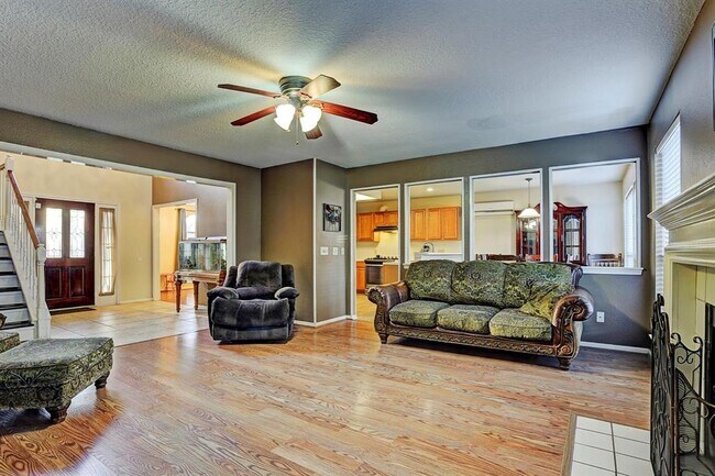 Building Photo - 3911 Spring Garden Dr
