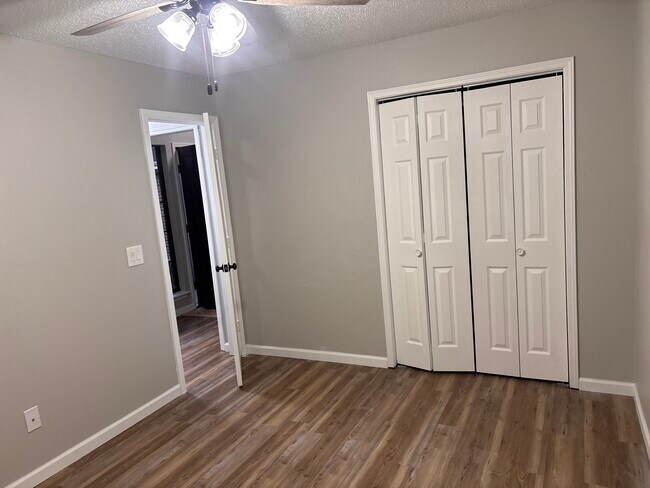 Building Photo - 3402 W Center St