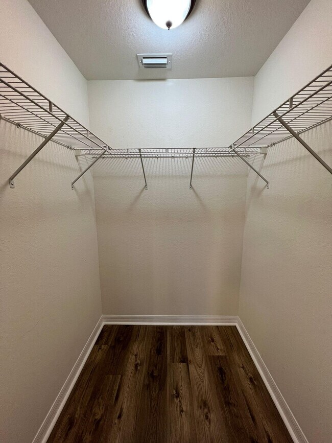 Building Photo - 419 SW 4th St