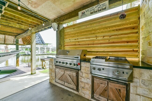 Building Photo - 21923 Frio Dr