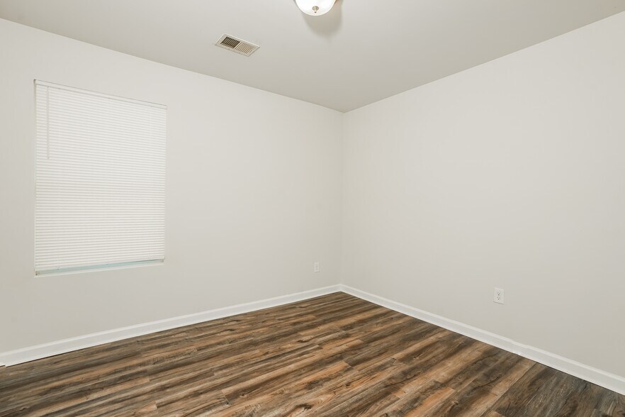 Building Photo - 401 Hawthorn Trail