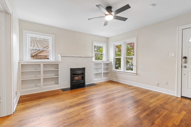 Building Photo - 315 E 1st St