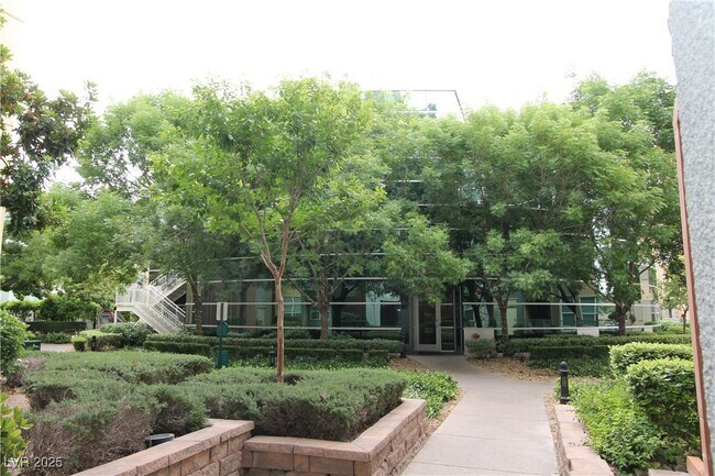 Building Photo - 26 E Serene Ave