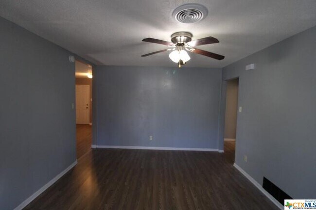 Building Photo - 409 Short Ave