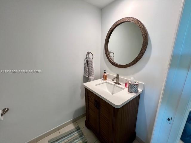 Building Photo - 14951 Royal Oaks Ln