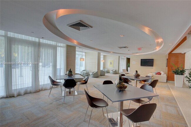 Building Photo - 950 Brickell Bay Dr