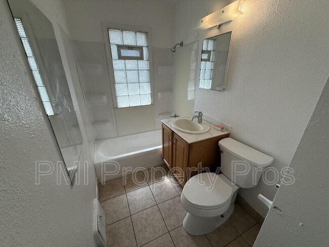 Building Photo - 5642 N 61st St