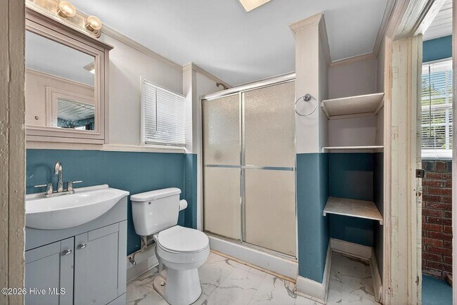 Building Photo - Ideal for Medical Professionals & Students – Spacious 5BR Near Downtown