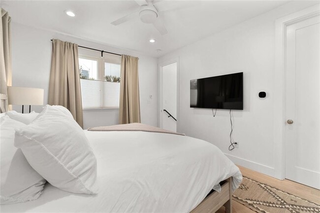 Building Photo - 1806 Garden St