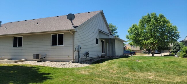 Building Photo - Spacious West Sioux Falls Twinhome with Great Location - Snow and Lawncare Included!!!